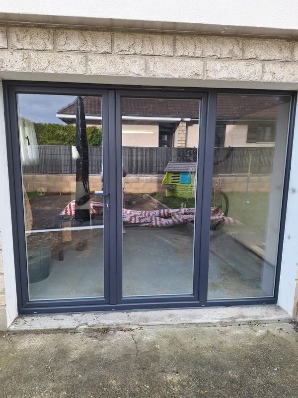 Porte-fenêtre et baie vitrée en situation — réalisation client