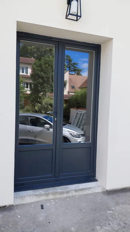 Porte-fenêtre et baie vitrée en situation — réalisation client