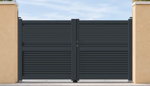 Portail battant AT21 — Tubes ventilés horizontaux et traverse intermédiaire