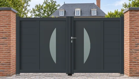 Portail battant DE23 — Composition décorative