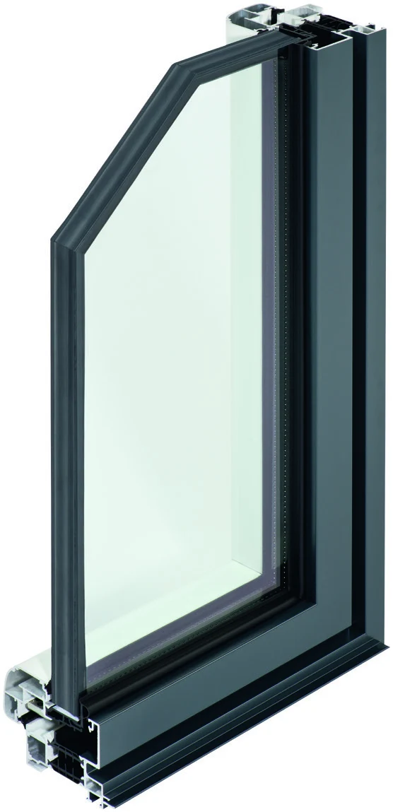 Coupe du dormant, de l’ouvrant caché et du double vitrage d’une fenêtre aluminium à frappe