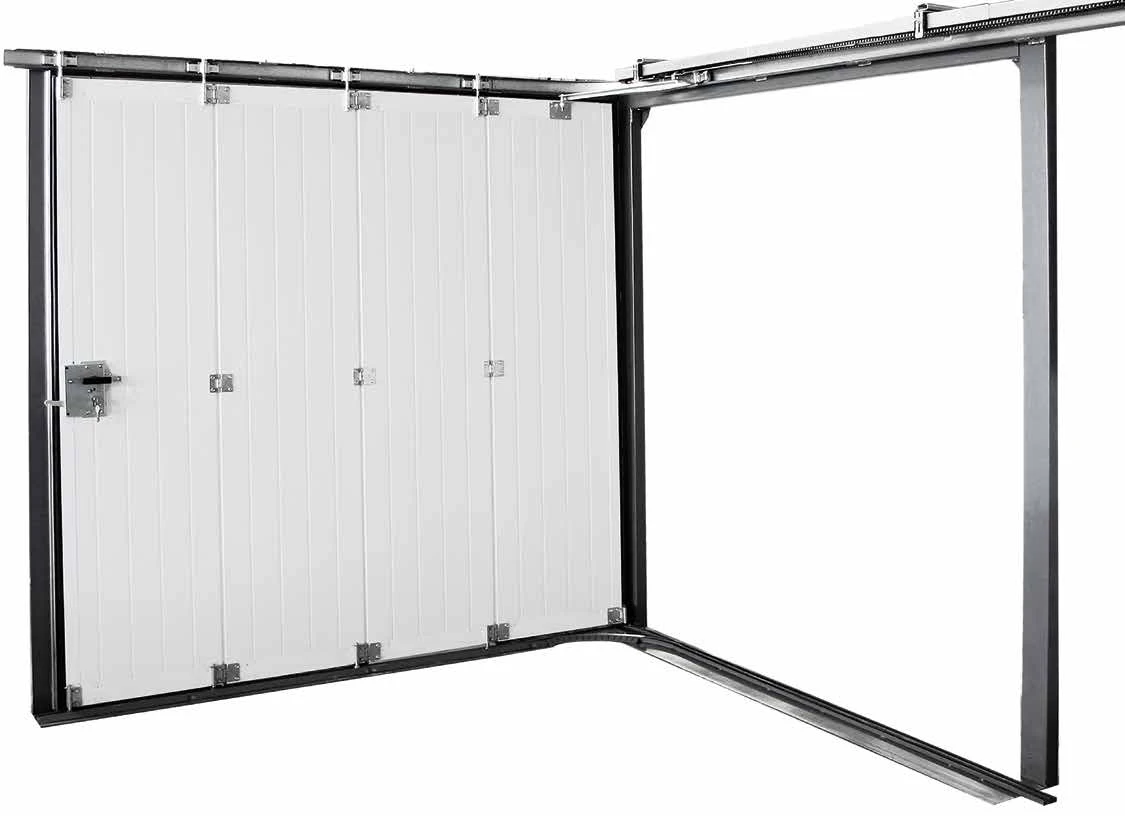 Vue intérieure d’une porte latérale et de ses rails dans l’angle du garage