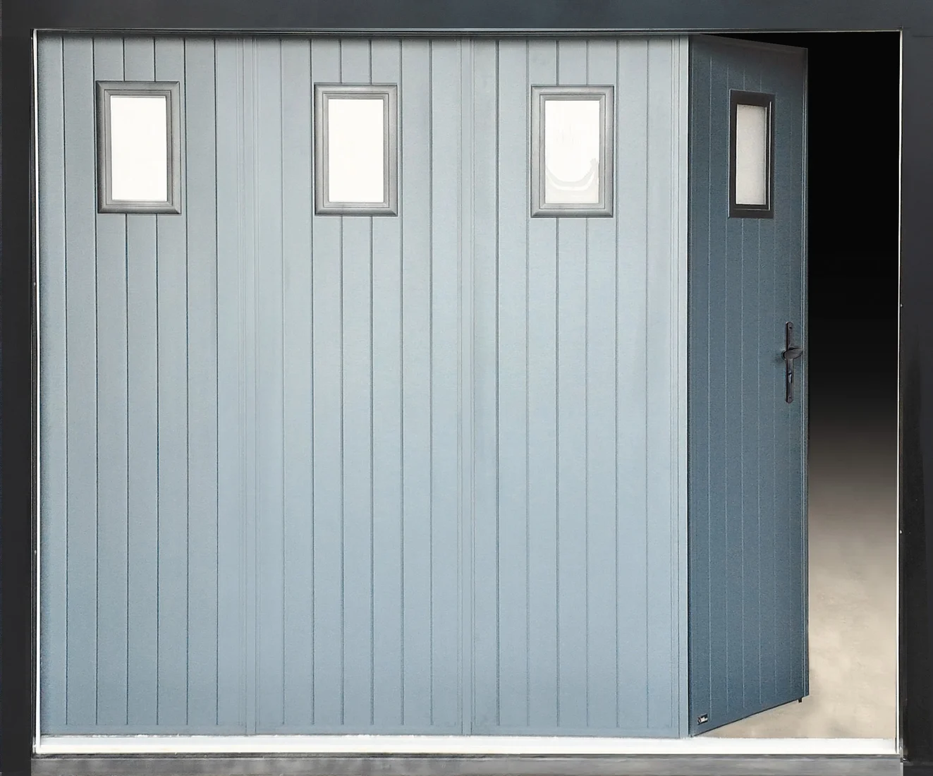 Porte de garage coulissante aluminium · Aspect lames verticales
